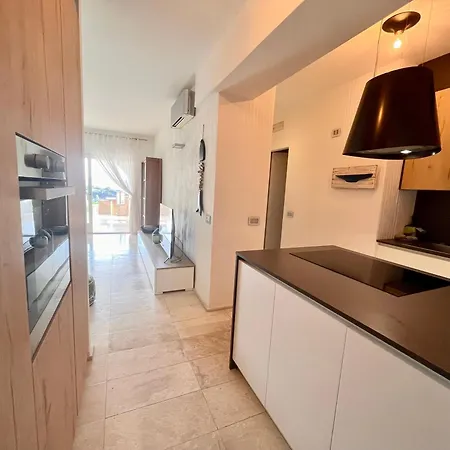 Villa Con Accesso Diretto Al Mare